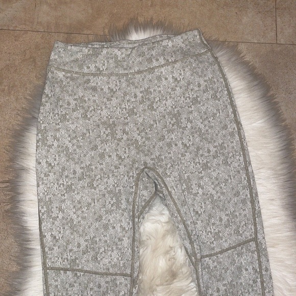 Gymshark Fleur Textured Leggings - Picture 10 of 12